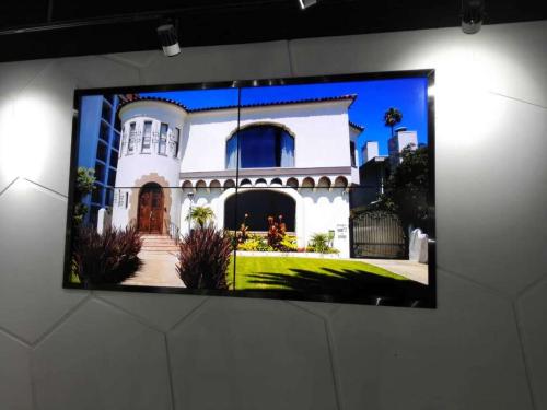 三星液晶顯示技術(shù)經(jīng)多年發(fā)展,已在平板拼接顯示領(lǐng)域占據(jù)重要地位。